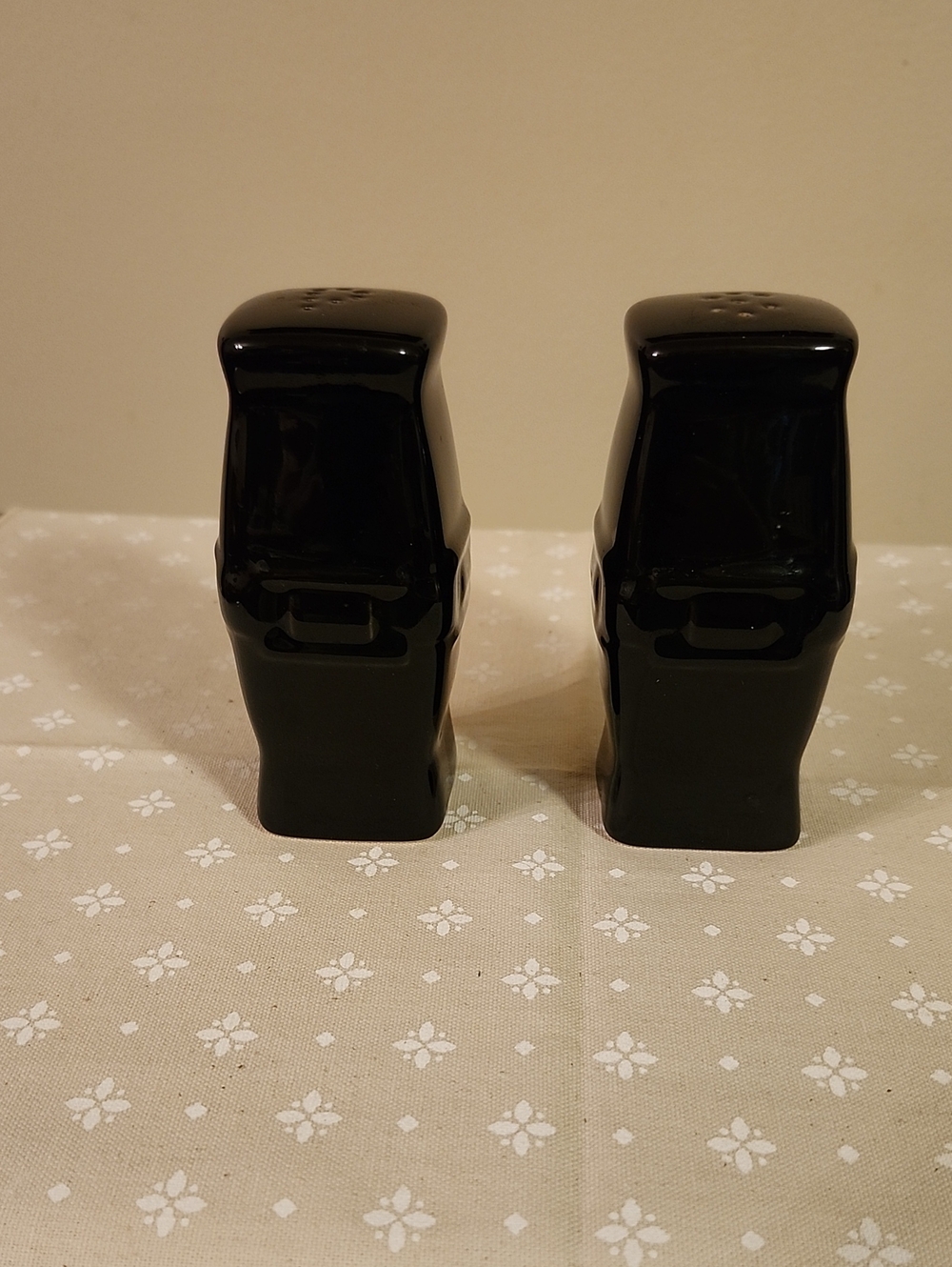 Longaberger Woven Traditions Ebony Salt and Pepper Shaker Set